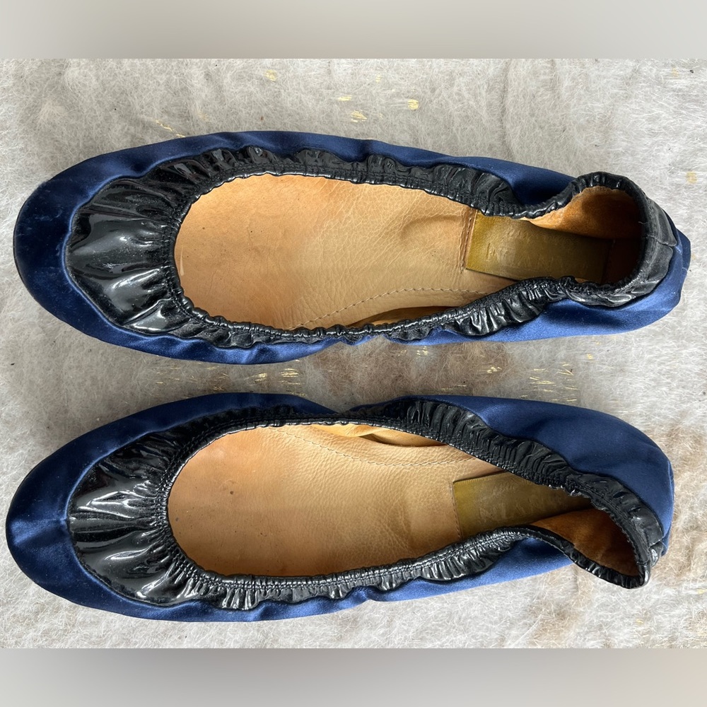 Lanvin flats 38.5 black patent and blue satin